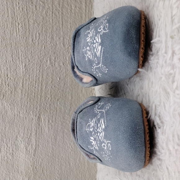 The Vermont Country Store Blue Suede Leather Floral Embroidered Slip On Slipper - Picture 3 of 16